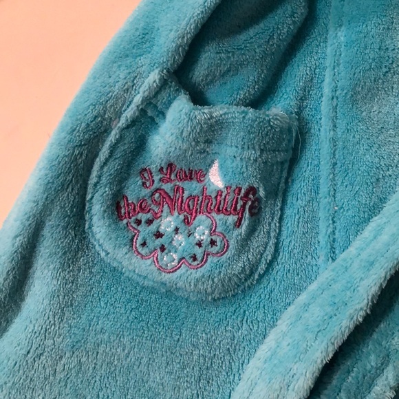 LIKE NEW GIRLS ROBE - Picture 2 of 6